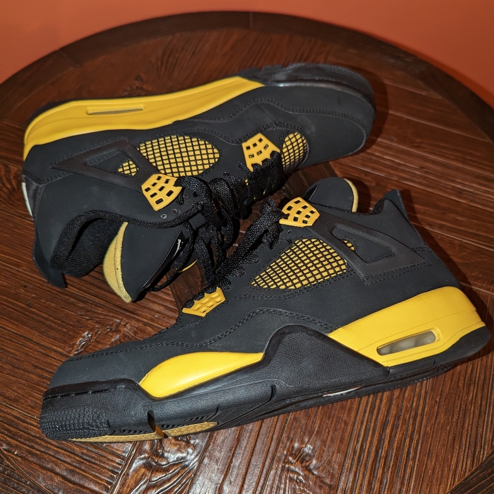 Nike Jordan 4 Retro Thunder